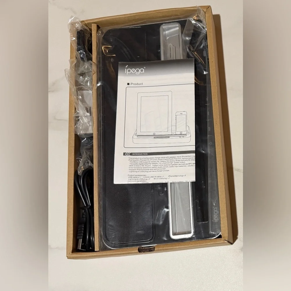 iPega Charger Speaker Dock in Black and silver